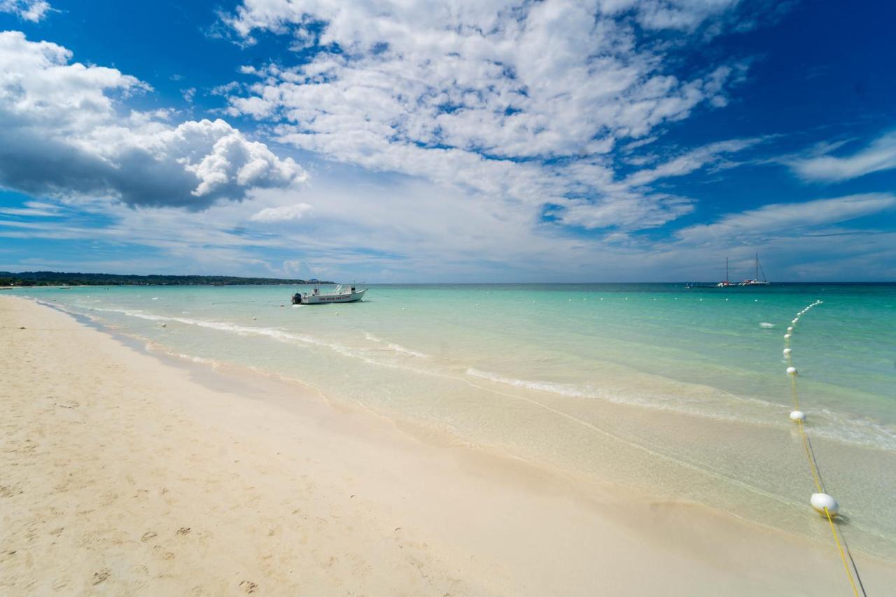 Blue Skies Beach Resort Negril Exterior foto