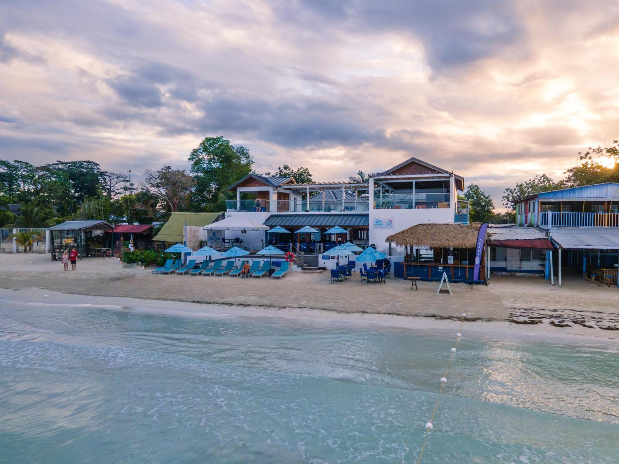 Blue Skies Beach Resort Negril Exterior foto